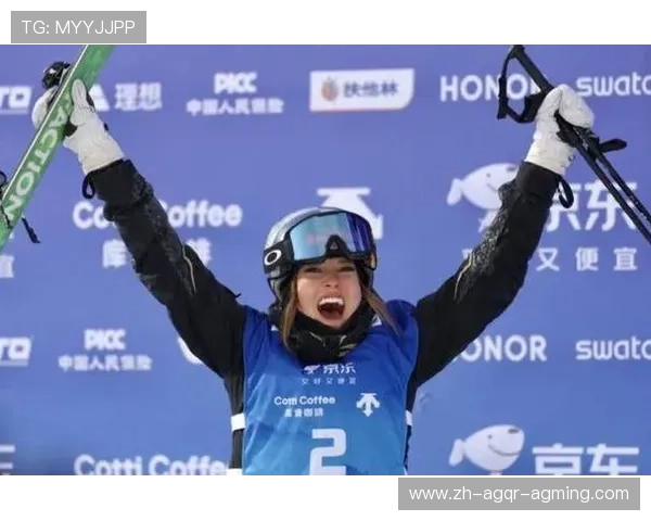 雪盟总决赛谷爱凌夺冠纪实 手捧奖杯笑意满满闪耀赛场